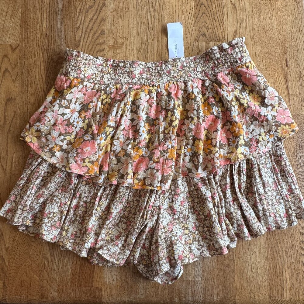 American Eagle Floral Flowy Shorts Tiered Size Large NWT - Picture 1 of 8